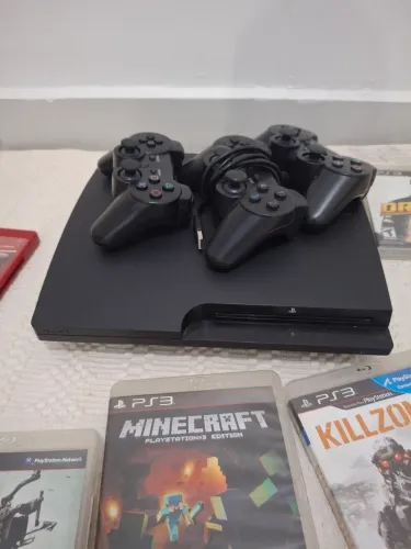 PS3 Slim + 3 controles + 15 jogos originais