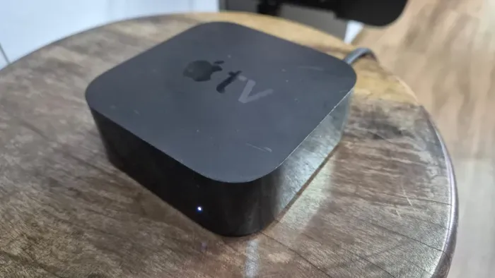 Apple TV HD (4a Geração) (A1625) com controle (ambos com defeito)