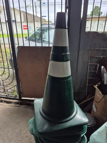 Cone grande de borracha 70 altura 40 de base cm