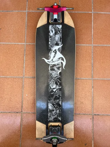 Landyachtz shape Bear trucks