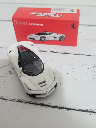 Miniatura Ferrari 1/64