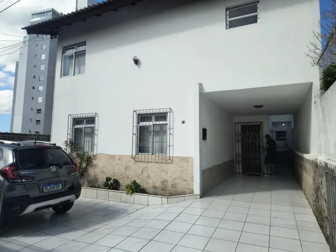CC Casa de 4 Quartos com 140m² e 2 Vagas na Agronômica Florianópolis
