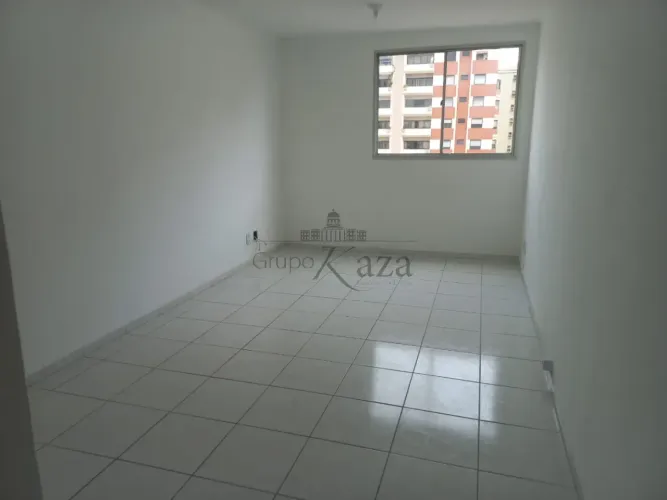 Apartamento - Vila Adyanna - 3 Dormitórios/Suíte - 60m² -Reformado