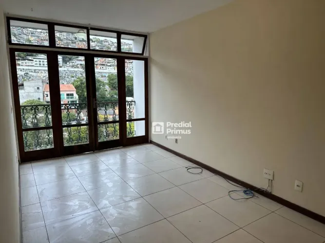 Apartamento à Venda no Centro de Nova Friburgo/RJ - em frente à Prefeitura! Andar alto!
