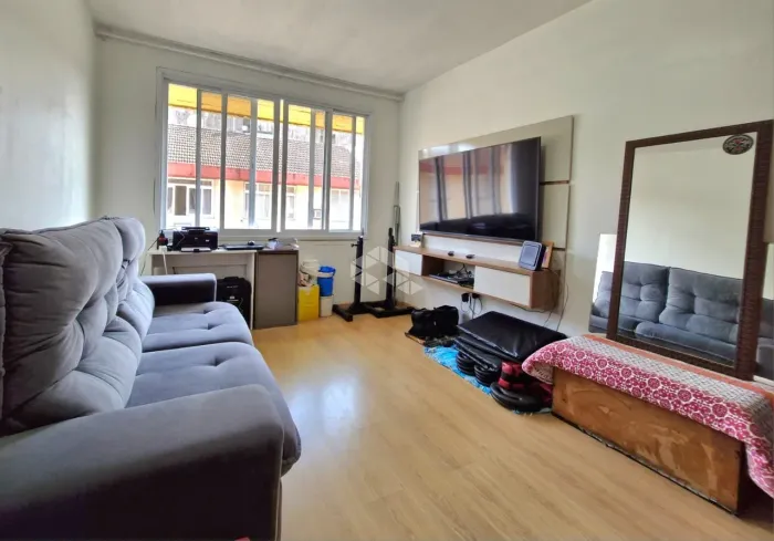 Apartamento de 2 dormitórios e 1 vaga de garagem, no bairro Passo da Areia, em Porto Alegr