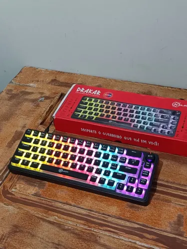 Teclado Mecânico 65% Switch Brown com Knob