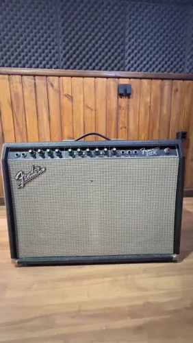 Amplificador Fender Frontman 212r