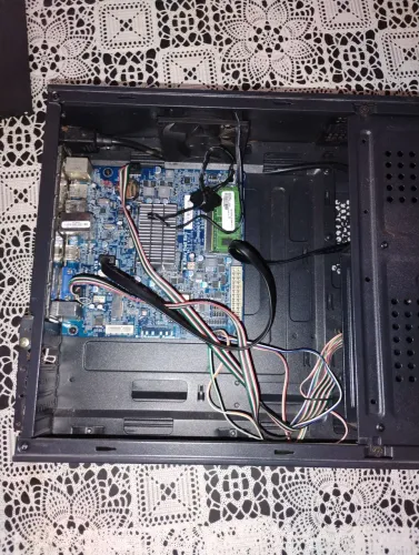 Vendo gabinete com placa mãe