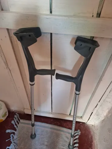 Vende-se muletas canadenses. Negócio