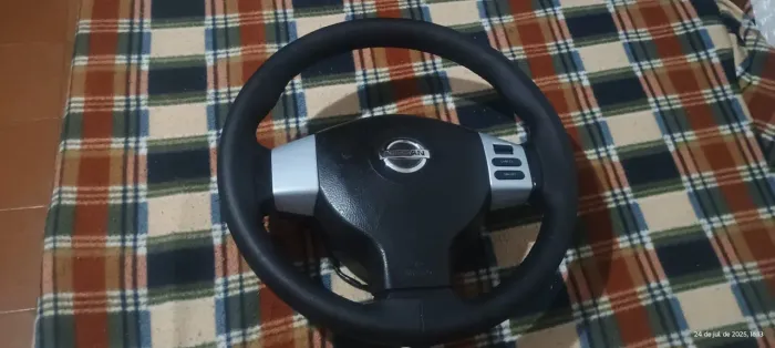 Volante Nissan Tiida