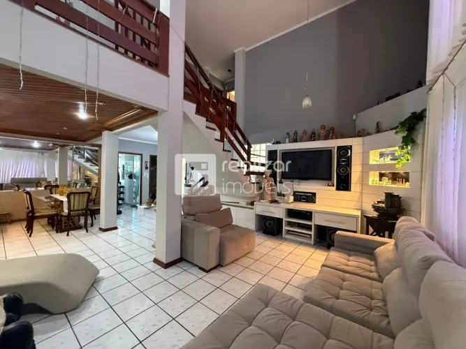 Casa de 5 quartos no bairro Jardim Atlântico - Florianópolis