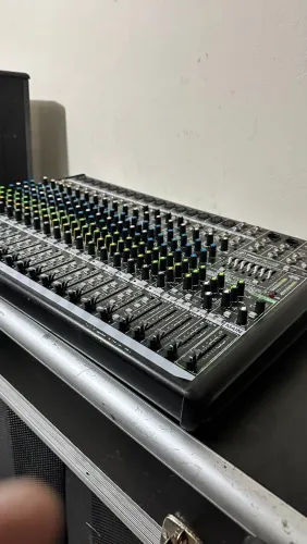 Mesa de Som Makie profx22 22 canais 