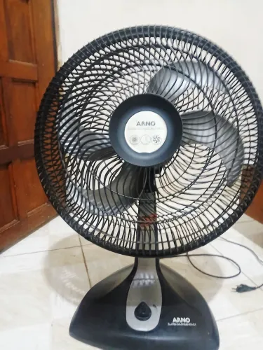 Ventilador ARNO 40" poleg Turbo Super ventilação falta o copo e o Giro traseir.Aceito Cart