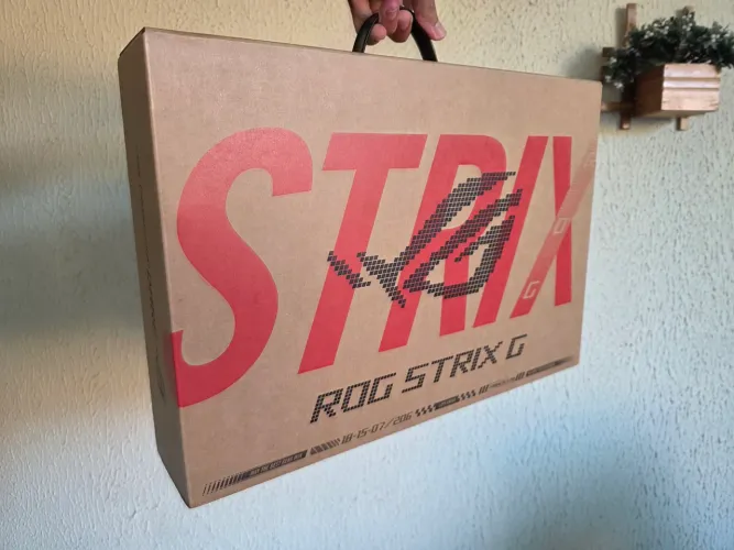 Notebook Gamer ROG Strix G16 i9 14900HX 16GB RTX 5060 TELA 240Hz 2.5K - LACRADO +NF 1 ANO!