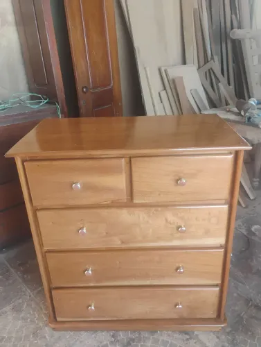 Vendo essa cômoda de madeira
