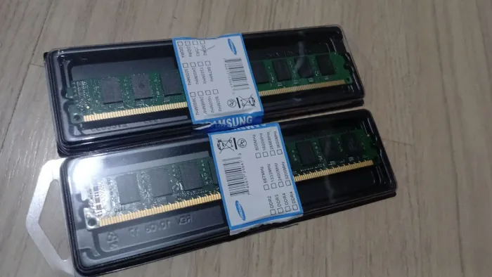 2 Pentes de memória RAM 4GB DDR3 DUAL CHANNEL  1333MHZ