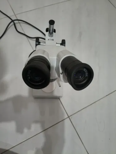 Microscópio binocular Ak10