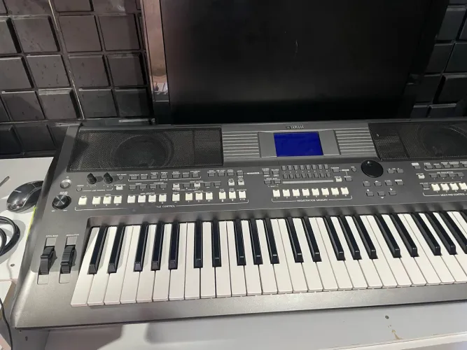 Teclado yamaha s670