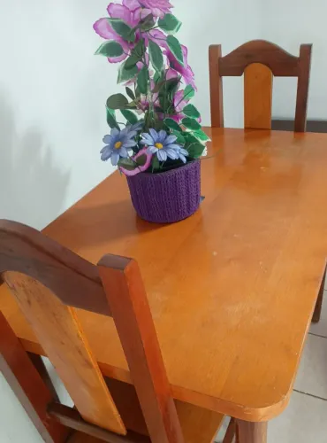 MESA DE MADEIRA MACIÇA