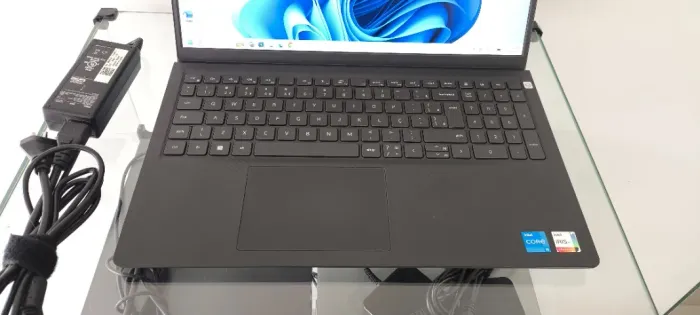 Notebook Dell Vostro 3510 - Intel Core i5-1135G7 - RAM 8GB - SSD 256GB Nvme - Tela15.6 FHD