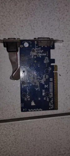 Placa de video GT210 1gb