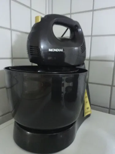 Batedeira elétrica e espremedor de laranja