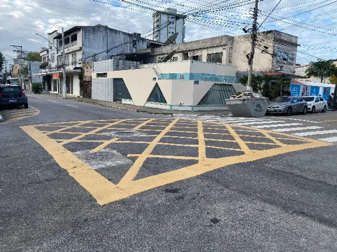 Casa Linear para fins Comerciais com 4 quartos para Locação local nobre.