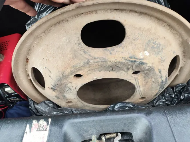 Vendo roda de caminhão