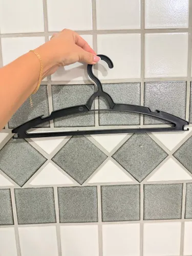 Cabides (1,00 a unidade )