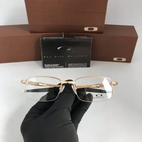Óculos Oakley Mola Gold armação resistente e confortável