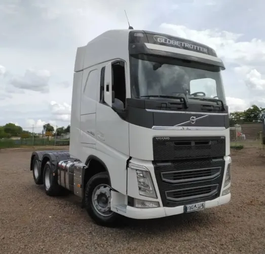 Volvo FH460 ano 2021, 6x2 e cabine leito, em SP