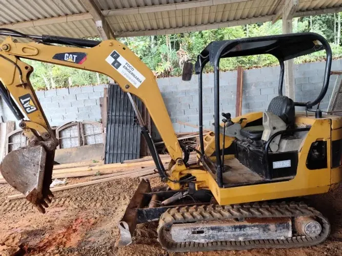 Oportunidade Mini-escavadeira Caterpillar 302.5 revisada trabalhando sany jcb case yanmar