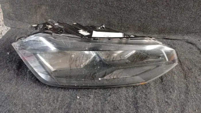 FAROL VOLKSWAGEN POLO/VIRTUS MASCARA NEGRA 18 RH