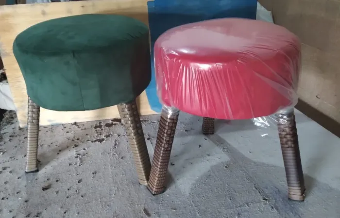 Banqueta puf em sued cores a escolher