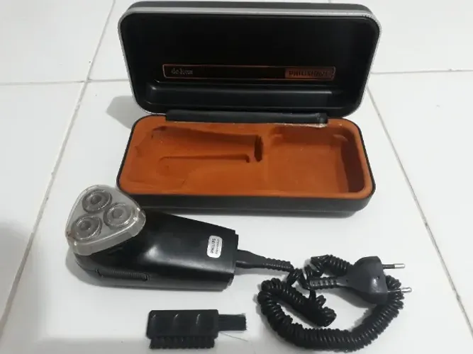 Barbeador Elétrico Philips Philishave De Luxe Hp 1126