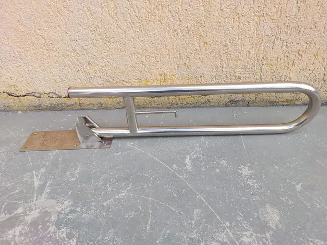 Barra de apoio articulada