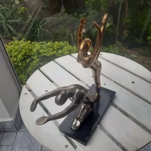 escultura antiga em metal 35cm x 40cm