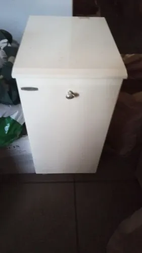 Armário de madeira Branco com Porta