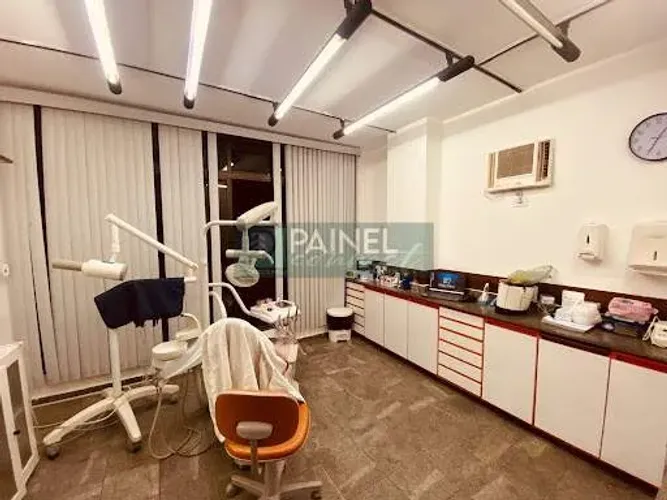Sala Comercial à Venda no Gonzaga, Santos por R$320.000