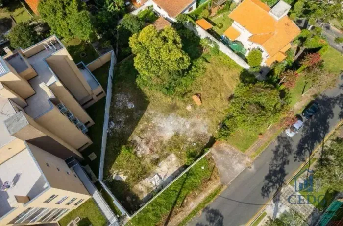 Oportunidade Única: Terreno Plano ZR3 na Rua Nunes Machado, Curitiba!