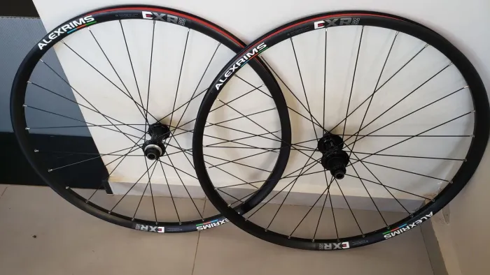 Rodas MTB boost, aros Alex Rims EXR25 e raiação inox novos, cubos Shimano TC500 seminovos.