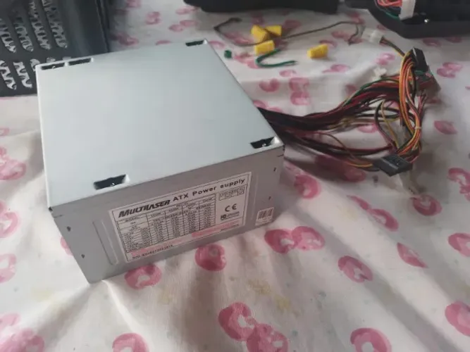 Fonte de alimentação ATX Multilaser 400W modelo PSU-101