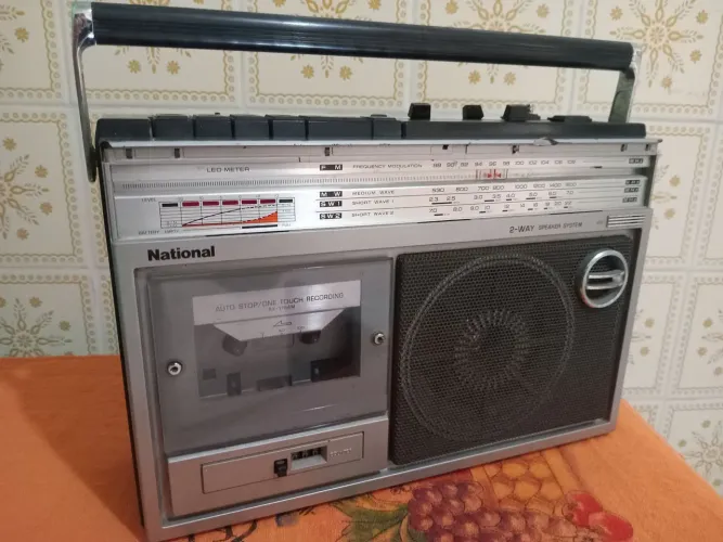 Reliquia Radio National RX-1754M funcionando 