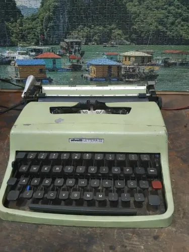 Máquina de escrever Olivetti Lettera 32