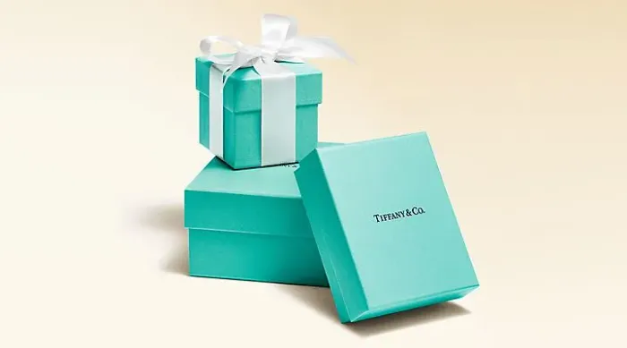 Anel solitário tiffany & co. Com caixa 