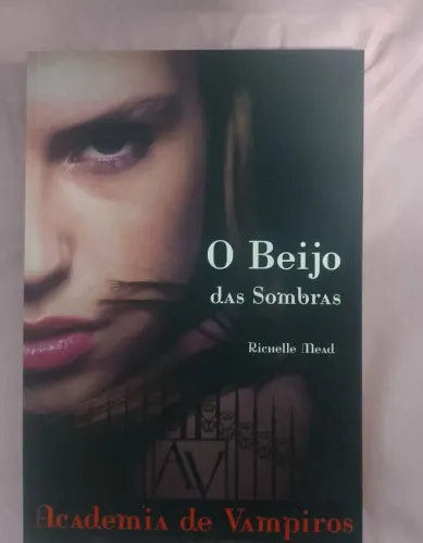 Livro - O Beijo das Sombras - Academia de Vampiros