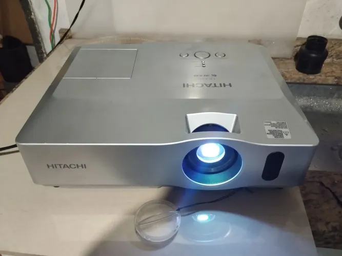 Projetor Hitachi CP-X201 com Lâmpada