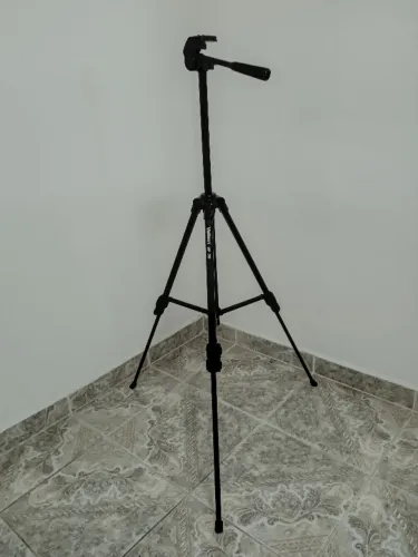 Vende-se um Tripé Velbon DF 30