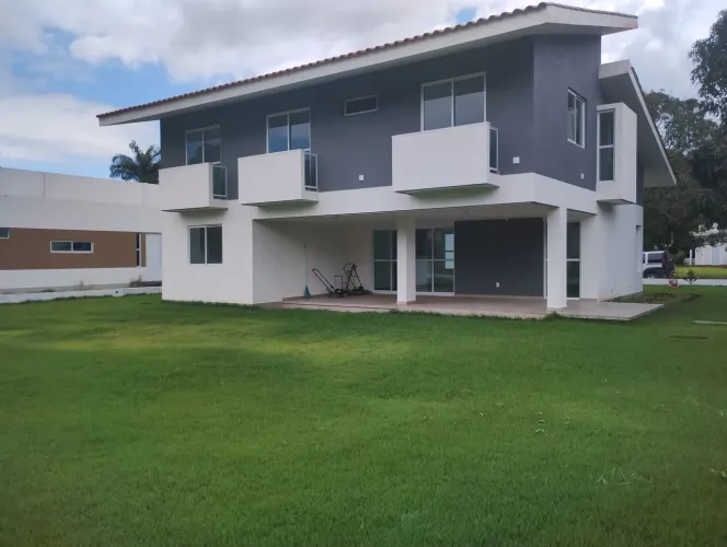 ótima casa em condomínio, infraestrutura de lazer e segurana, financia.