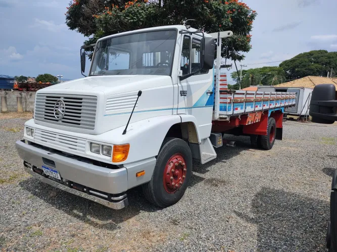 Mercedes Benz 1218
